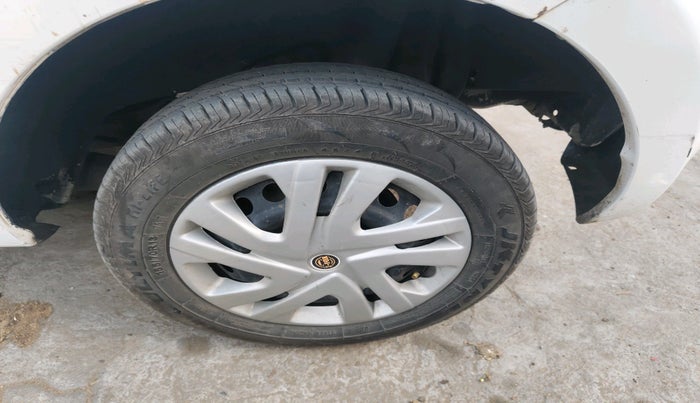 2014 Datsun Go T, Petrol, Manual, 93,291 km, tyre