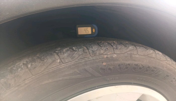 2017 Mahindra XUV500 W6, Diesel, Manual, 1,53,386 km, tyre