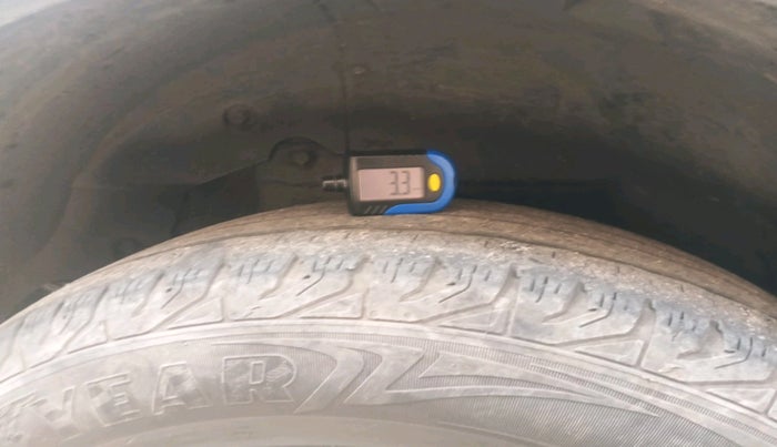 2017 Mahindra XUV500 W6, Diesel, Manual, 1,53,386 km, tyre