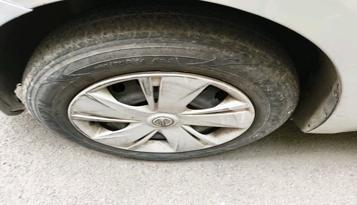 2016 Nissan Micra Active XV, Petrol, Manual, 51,834 km, tyre