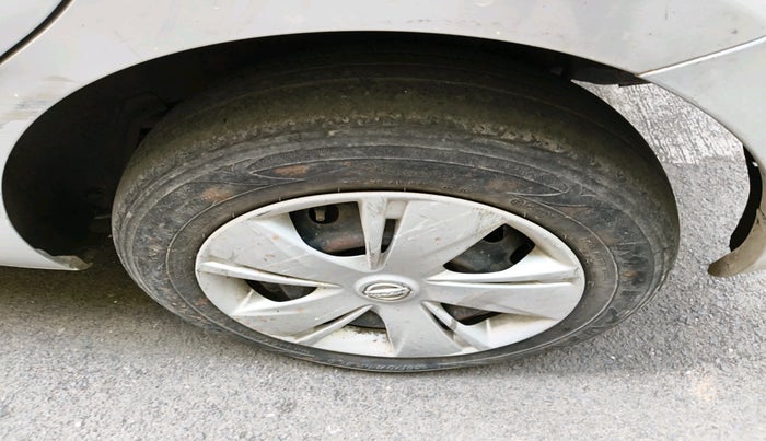 2016 Nissan Micra Active XV, Petrol, Manual, 51,834 km, tyre