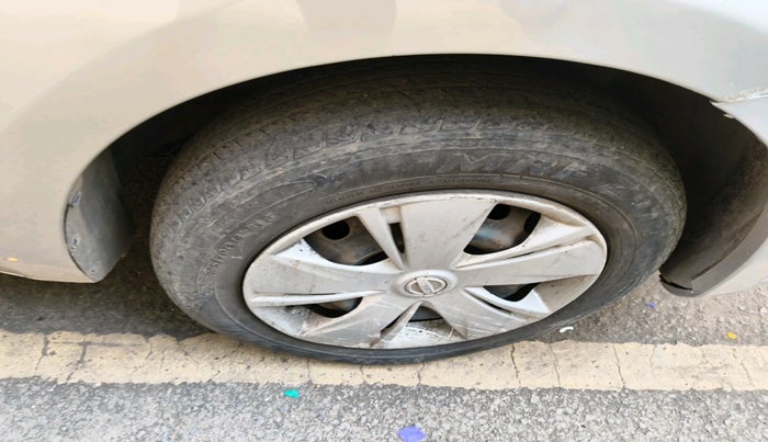 2016 Nissan Micra Active XV, Petrol, Manual, 51,834 km, tyre