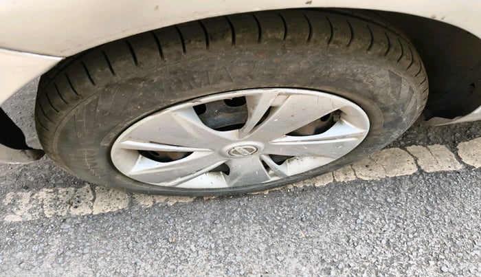 2016 Nissan Micra Active XV, Petrol, Manual, 51,834 km, tyre