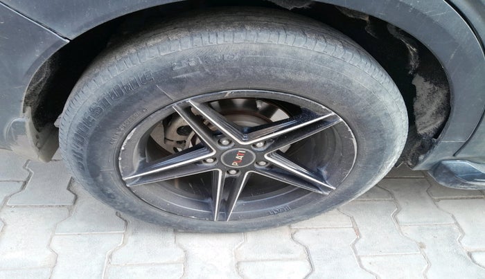 2023 KIA CARENS PREMIUM 1.5 PETROL 7 STR, Petrol, Manual, 73,660 km, tyre