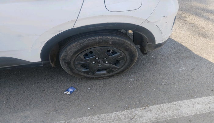 2024 Hyundai VENUE E 1.2, Petrol, Manual, 14,554 km, tyre