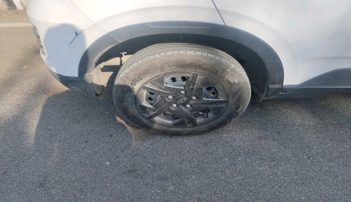 2024 Hyundai VENUE E 1.2, Petrol, Manual, 14,554 km, tyre