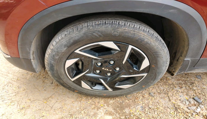 2024 KIA SONET HTK (O) 1.2 Petrol MT, Petrol, Manual, 28,500 km, tyre