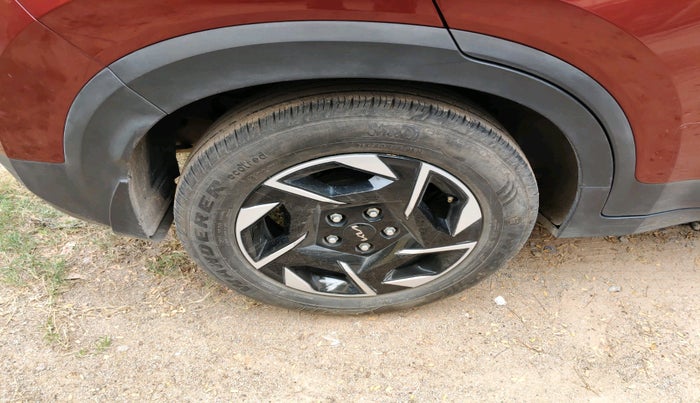 2024 KIA SONET HTK (O) 1.2 Petrol MT, Petrol, Manual, 28,500 km, tyre