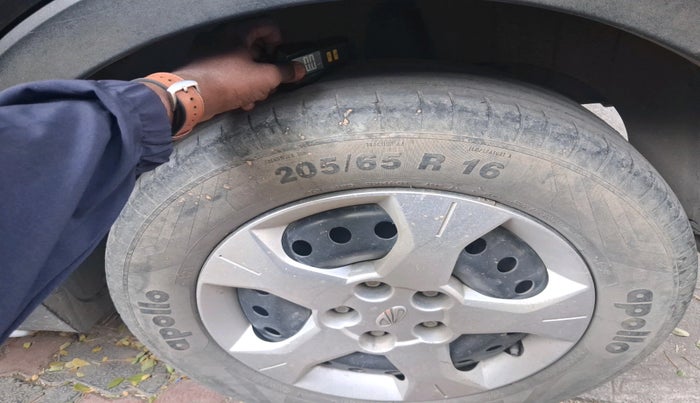 2020 Mahindra XUV300 W6 1.5 Diesel, Diesel, Manual, 52,753 km, tyre