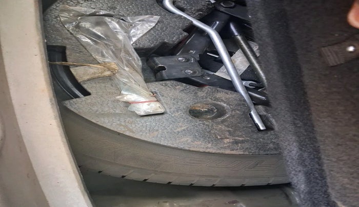 2020 Mahindra XUV300 W6 1.5 Diesel, Diesel, Manual, 52,753 km, tyre