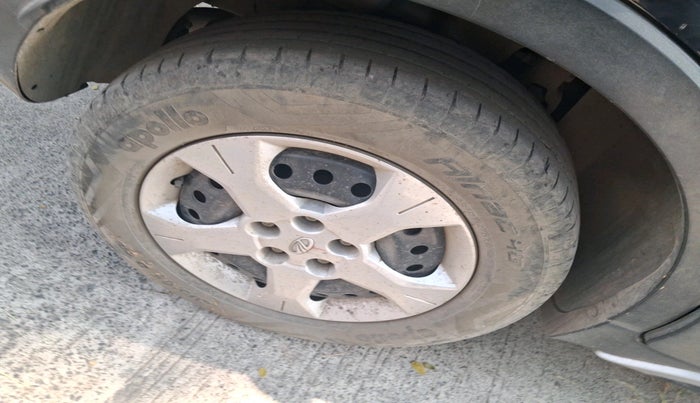 2020 Mahindra XUV300 W6 1.5 Diesel, Diesel, Manual, 52,753 km, tyre