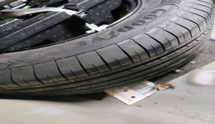 2022 Volkswagen VIRTUS TOPLINE TSI 1.0 MT, Petrol, Manual, 54,000 km, tyre