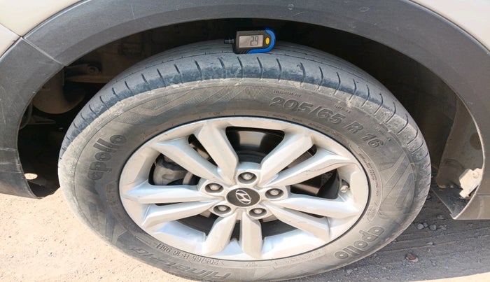 2017 Hyundai Creta SX 1.6 DIESEL, Diesel, Manual, 1,79,226 km, tyre