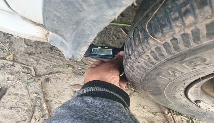 2011 Volkswagen Polo TRENDLINE 1.2L DIESEL, Diesel, Manual, 1,08,628 km, tyre