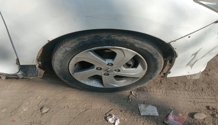 2015 Honda City 1.5L I-DTEC V, Diesel, Manual, 1,48,089 km, tyre