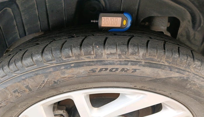 2022 Mahindra XUV300 W8 1.5 DIESEL, Diesel, Manual, 13,637 km, tyre