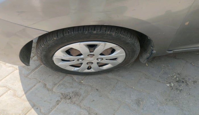 2014 Hyundai Eon MAGNA +, Petrol, Manual, 1,14,150 km, tyre