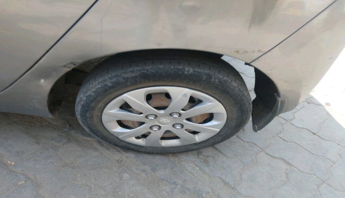 2014 Hyundai Eon MAGNA +, Petrol, Manual, 1,14,150 km, tyre