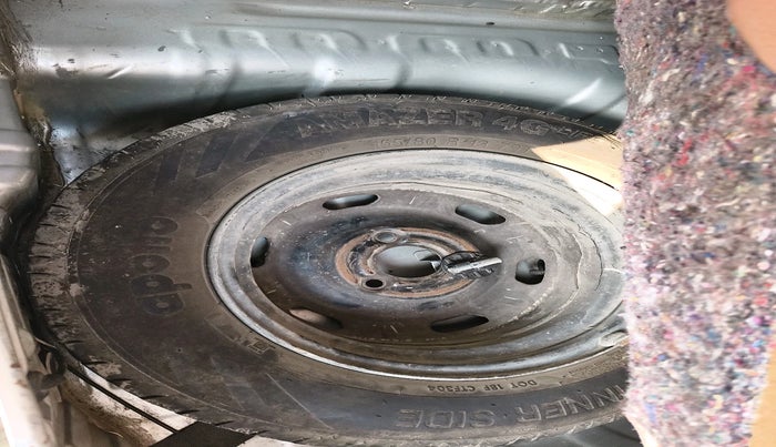 2016 Renault Kwid RXT 0.8, Petrol, Manual, 1,03,041 km, tyre