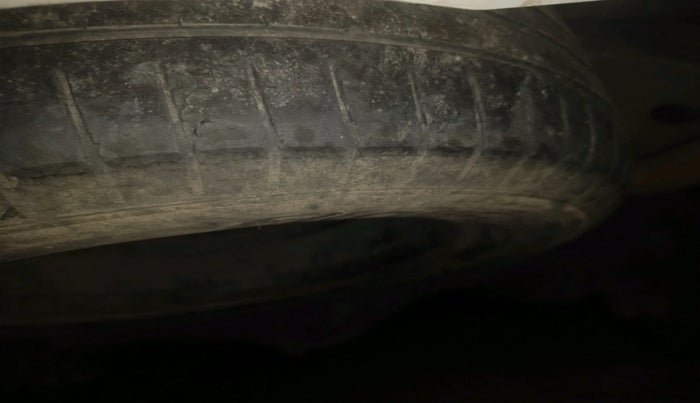 2020 Toyota Innova Crysta 2.4 VX 8 STR, Diesel, Manual, 2,48,792 km, tyre