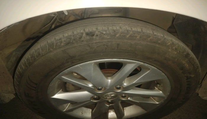 2020 Toyota Innova Crysta 2.4 VX 8 STR, Diesel, Manual, 2,48,792 km, tyre