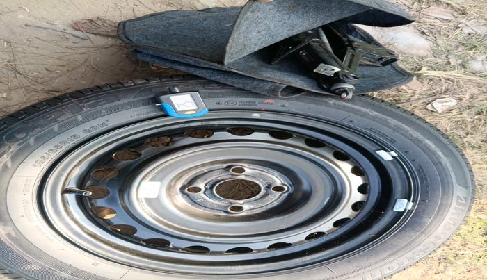 2021 Hyundai NEW I20 SPORTZ 1.2 MT DUAL TONE, Petrol, Manual, 41,009 km, tyre