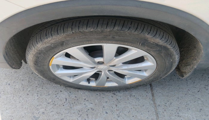 2024 MG ASTOR Shine 1.5 MT (Ivory), Petrol, Manual, 12,964 km, tyre