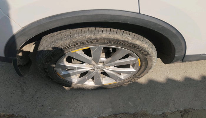 2024 MG ASTOR Shine 1.5 MT (Ivory), Petrol, Manual, 12,964 km, tyre