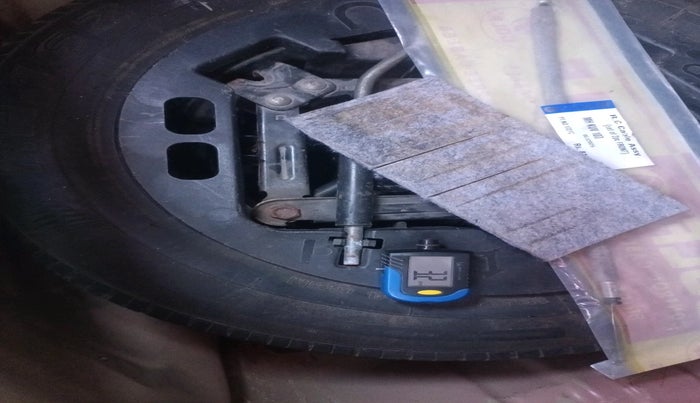 2016 Mahindra Kuv100 K4 D 6 STR, Diesel, Manual, 90,491 km, tyre