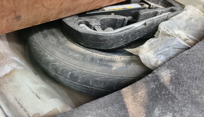 2013 Volkswagen Vento COMFORTLINE TSI AT PETROL, Petrol, Automatic, 1,30,546 km, tyre