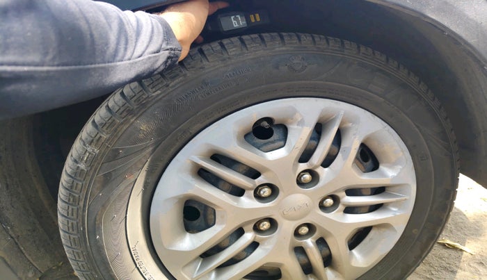 2022 KIA CARENS PRESTIGE 1.5 PETROL 7 STR, Petrol, Manual, 1,00,899 km, tyre