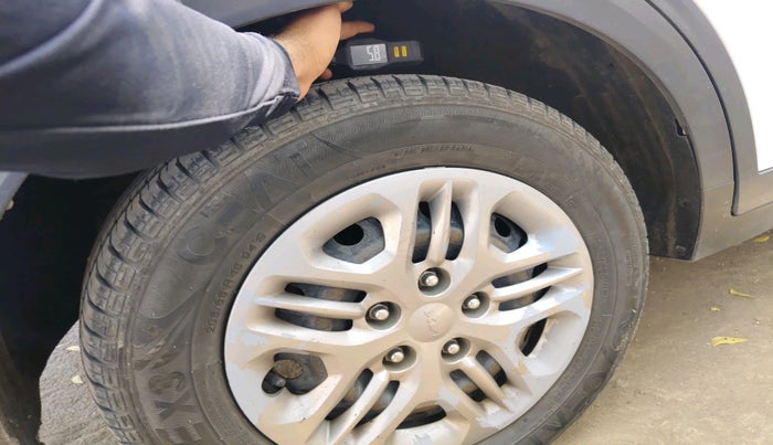 2022 KIA CARENS PRESTIGE 1.5 PETROL 7 STR, Petrol, Manual, 1,00,899 km, tyre