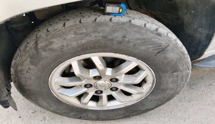 2016 Mahindra TUV300 T8, Diesel, Manual, 86,779 km, tyre