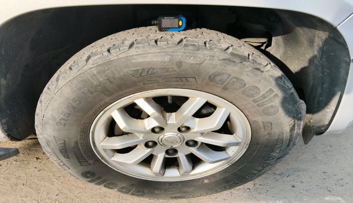 2016 Mahindra TUV300 T8, Diesel, Manual, 86,779 km, tyre