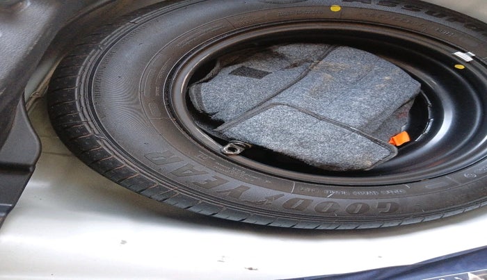 2022 Hyundai VENUE SX 1.0 TURBO, Petrol, Manual, 72,064 km, tyre