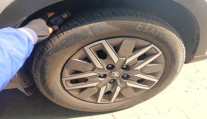 2022 Hyundai VENUE SX 1.0 TURBO, Petrol, Manual, 72,064 km, tyre