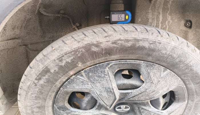 2022 Tata PUNCH ADVENTURE AMT, Petrol, Automatic, 2,473 km, tyre