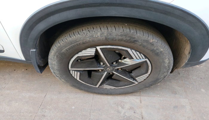 2023 Tata NEXON FEARLESS SUNROOF DUAL TONE 1.2 PETROL, Petrol, Manual, 25,966 km, tyre