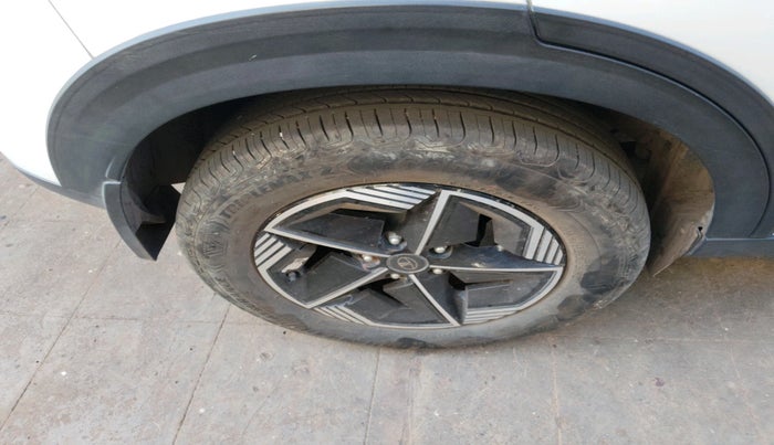 2023 Tata NEXON FEARLESS SUNROOF DUAL TONE 1.2 PETROL, Petrol, Manual, 25,966 km, tyre