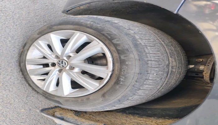 2015 Volkswagen Polo GT TSI AT, Petrol, Automatic, 1,25,153 km, tyre