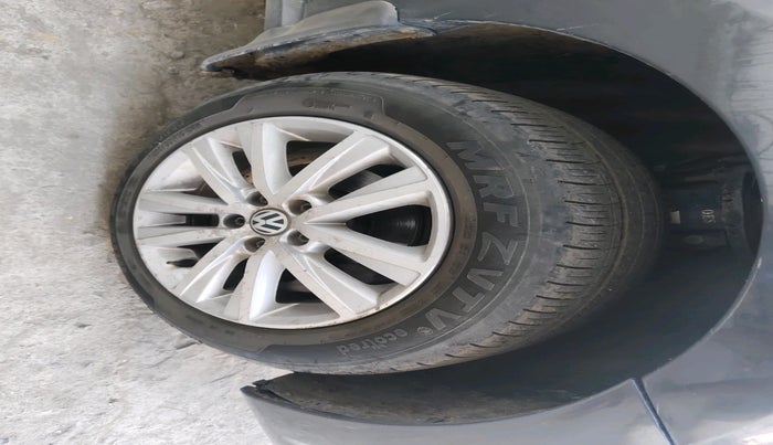 2015 Volkswagen Polo GT TSI AT, Petrol, Automatic, 1,25,153 km, tyre