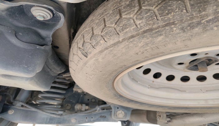 2022 Mahindra XUV700 AX 7 LUXURY D AT 7 STR, Diesel, Automatic, 45,569 km, tyre