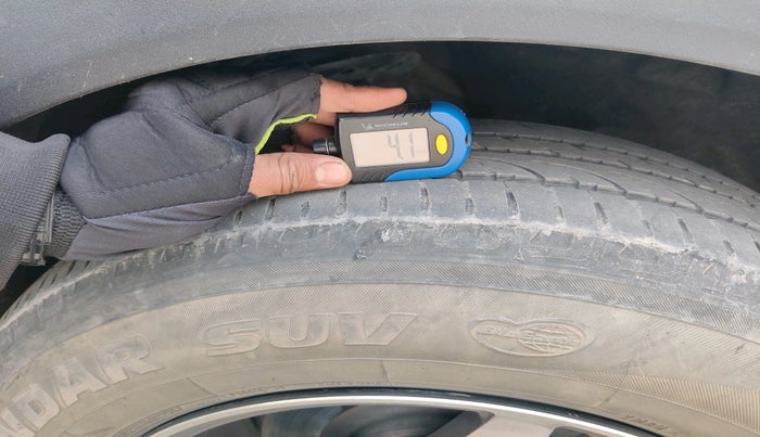 2022 Mahindra XUV700 AX 7 LUXURY D AT 7 STR, Diesel, Automatic, 45,569 km, tyre