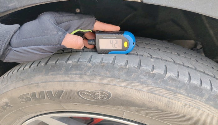 2022 Mahindra XUV700 AX 7 LUXURY D AT 7 STR, Diesel, Automatic, 45,569 km, tyre