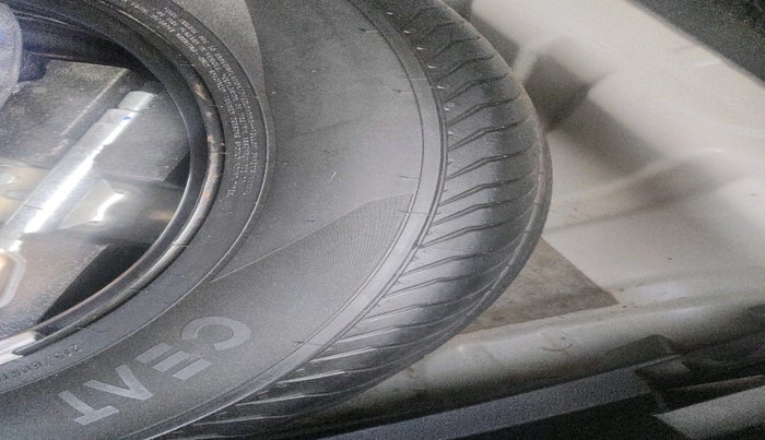 2023 MG ASTOR STYLE 1.5 MT, Petrol, Manual, 30,519 km, tyre