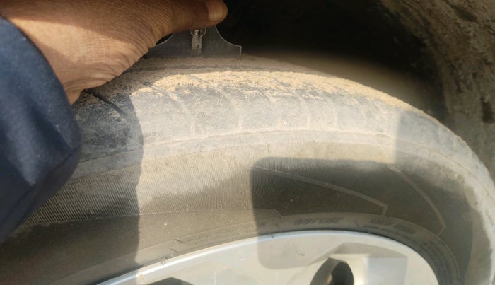 2023 MG ASTOR STYLE 1.5 MT, Petrol, Manual, 30,519 km, tyre