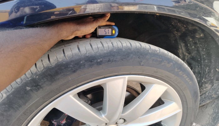 2016 Volvo XC 90 D5 Inscription, Diesel, Automatic, 2,60,885 km, tyre