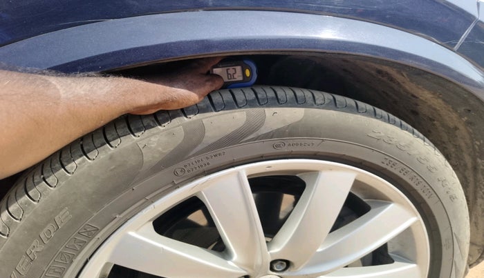 2016 Volvo XC 90 D5 Inscription, Diesel, Automatic, 2,60,885 km, tyre