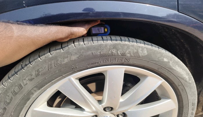 2016 Volvo XC 90 D5 Inscription, Diesel, Automatic, 2,60,885 km, tyre