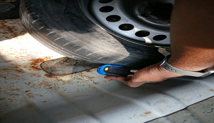 2017 Hyundai Xcent E, Petrol, Manual, 44,961 km, tyre